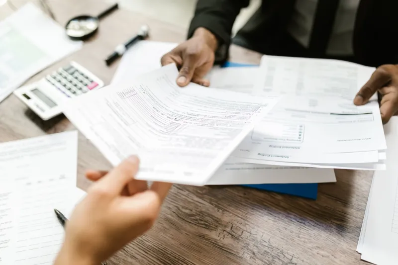 Obligaciones en dólares, realidad en soles: cómo las pymes peruanas gestionan el riesgo cambiario en sus contratos B2B de largo plazo